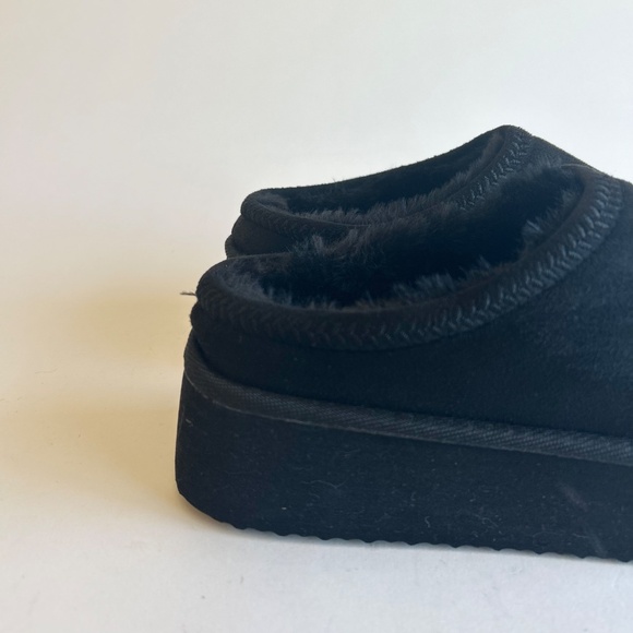 New Shoe Dazzle Black Suede Faux Fur Lining Slippers size 7 - Picture 3 of 11